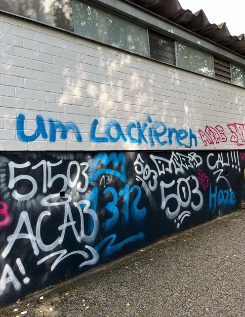 Grafiti Schulgebäude