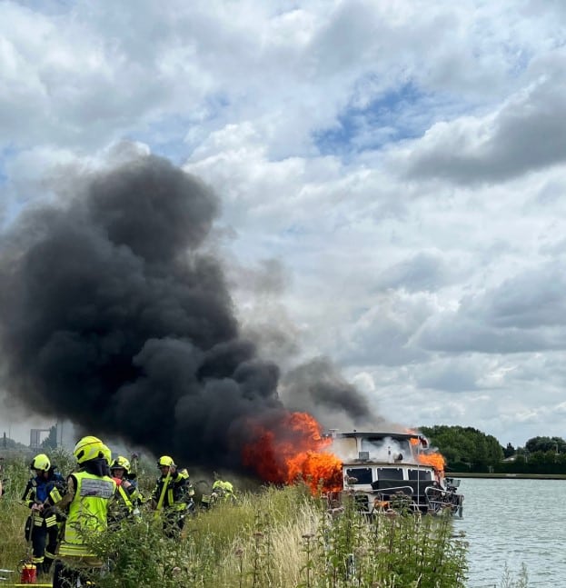 Sportboot explodiert