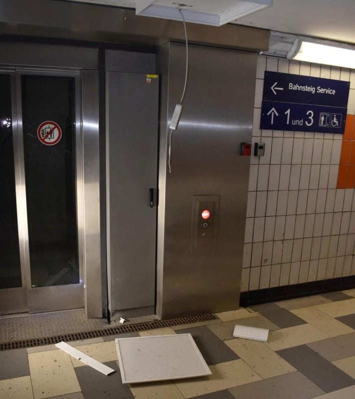 Beschädigter Fahrstuhl Sprengstoff