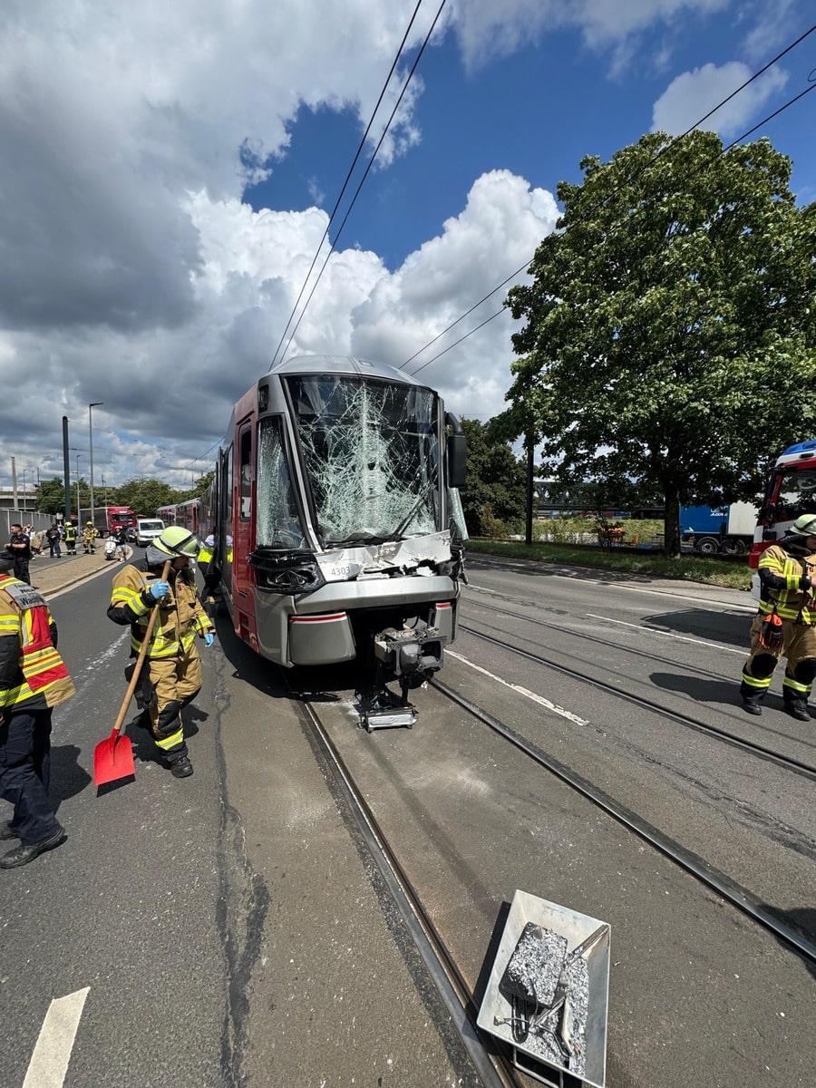 Straßenbahn Unfall Neuss