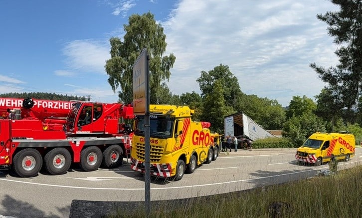 Böschung LKW Unfall