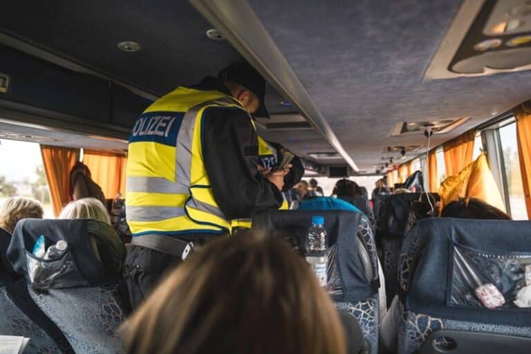 Buskontrolle 2 Frauen Festnahme