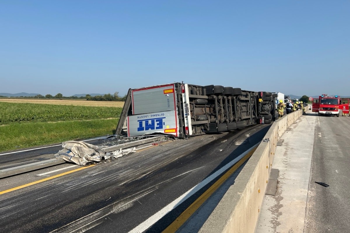 LKW A65 umgekippt