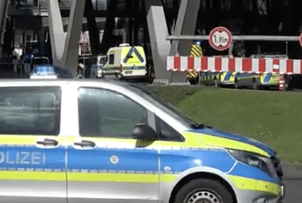 Autofahrer stirbt bei Unfall im Parkhaus in Köln