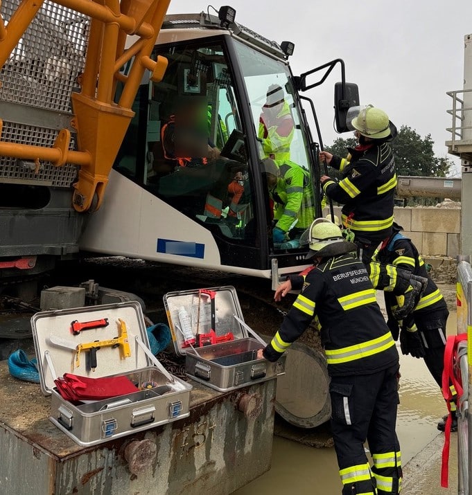Feuerwehr rettet Kranführer