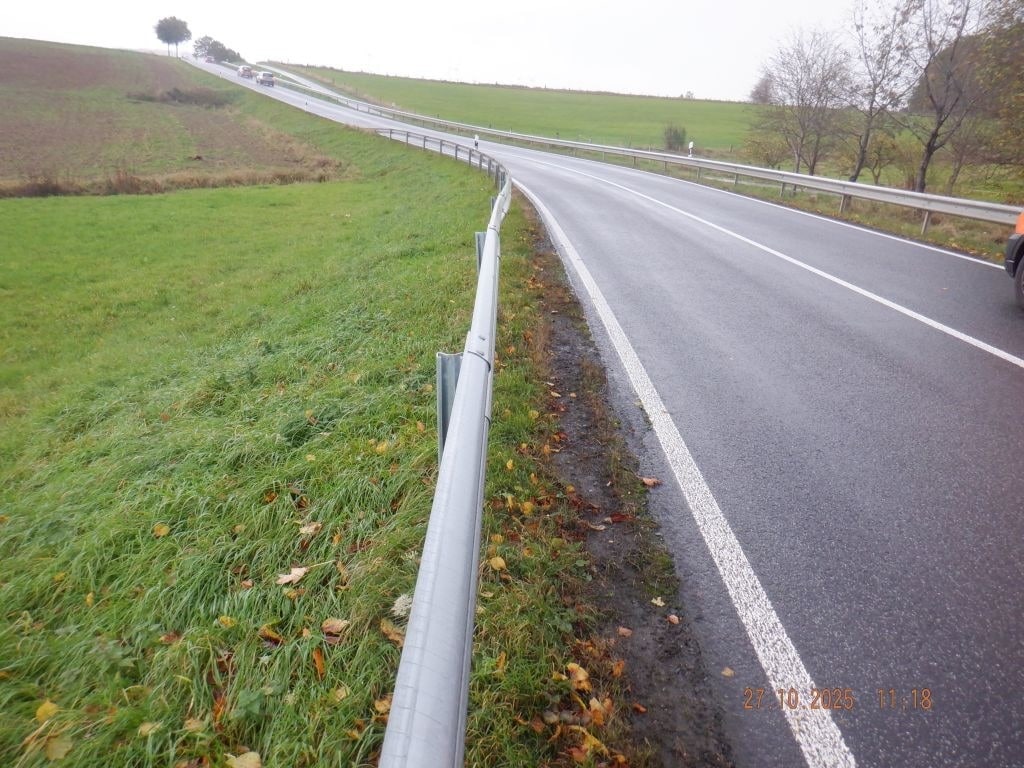 Schutzplanke beschädigt B8 Wahlrod