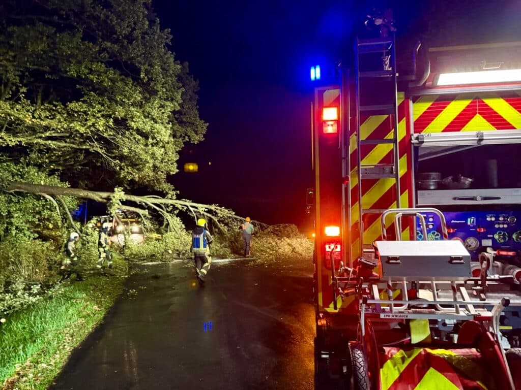 Feuerwehr Hünxe Sturmschaden Elsenweg
