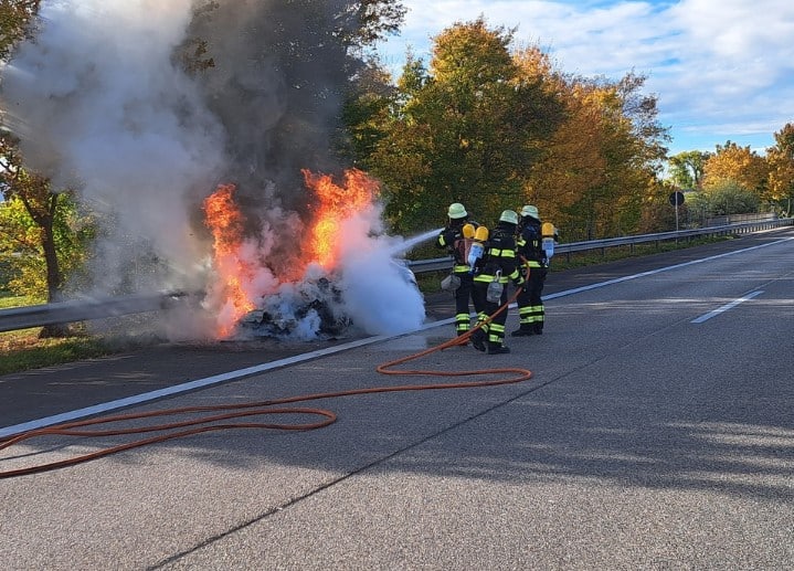 Fahrzeugbrand auf der A8 bei München-West