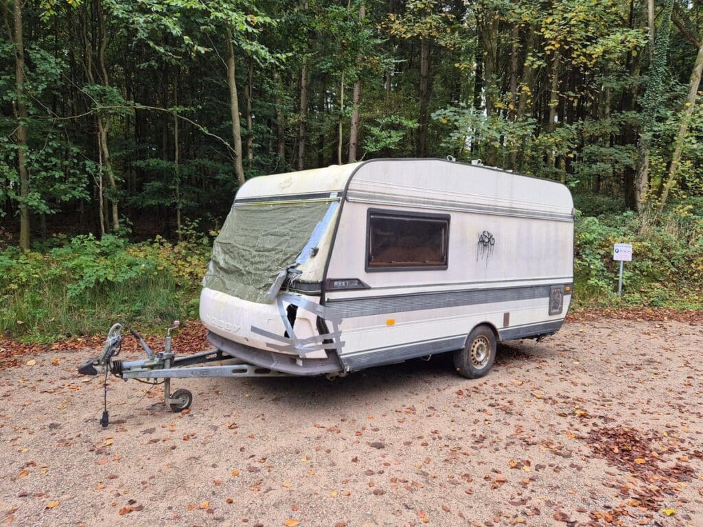 illegale Wohnwagen-Entsorgung in Sande