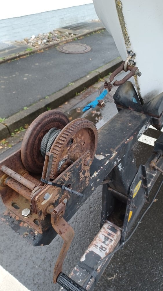 defekter Anhänger aus dem Verkehr gezogen
