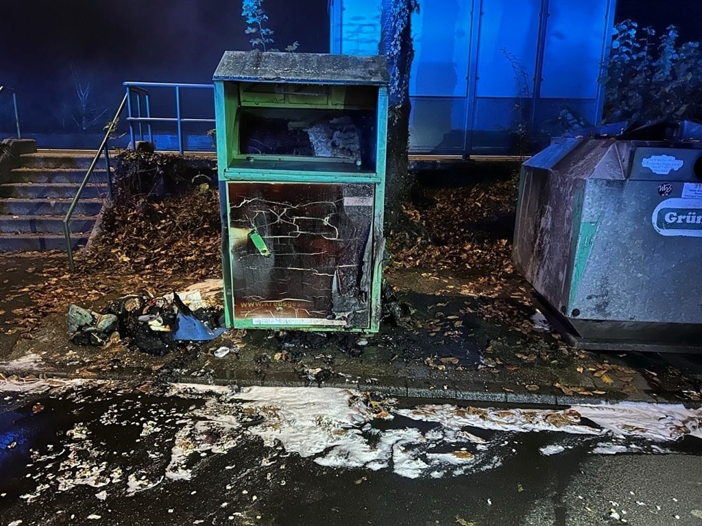 Brand eines Altkleidercontainers in Briedel