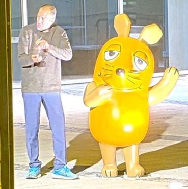 Fahndung nach Maus-Statue Brandstiftung