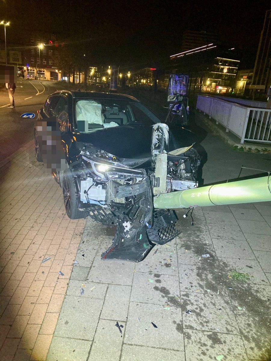 Unfall Saarstraße Toyota Corolla