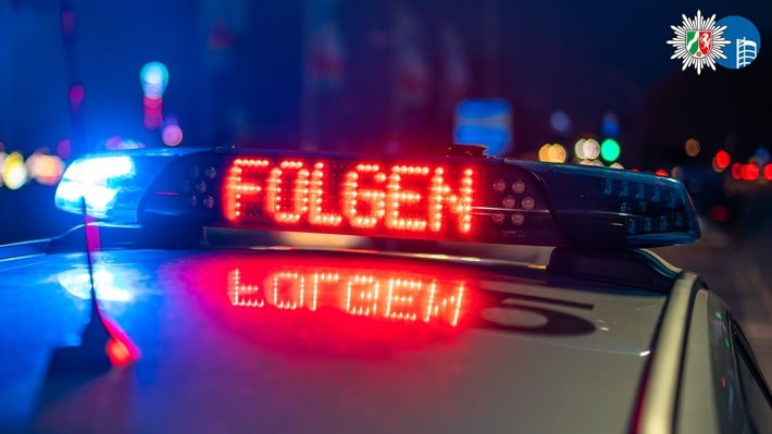 Polizei stoppt rasenden Mitsubishi-Fahrer