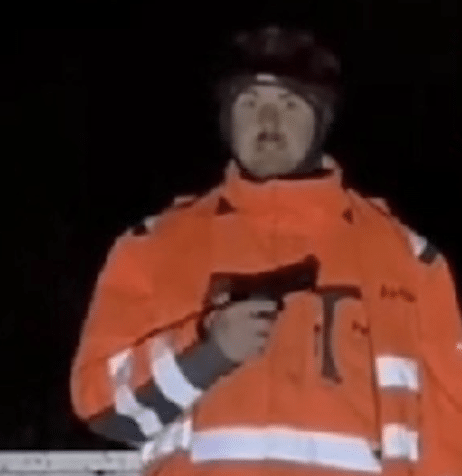 Anzeigenhauptmeister Koranverbrennung, NSLied und Waffe