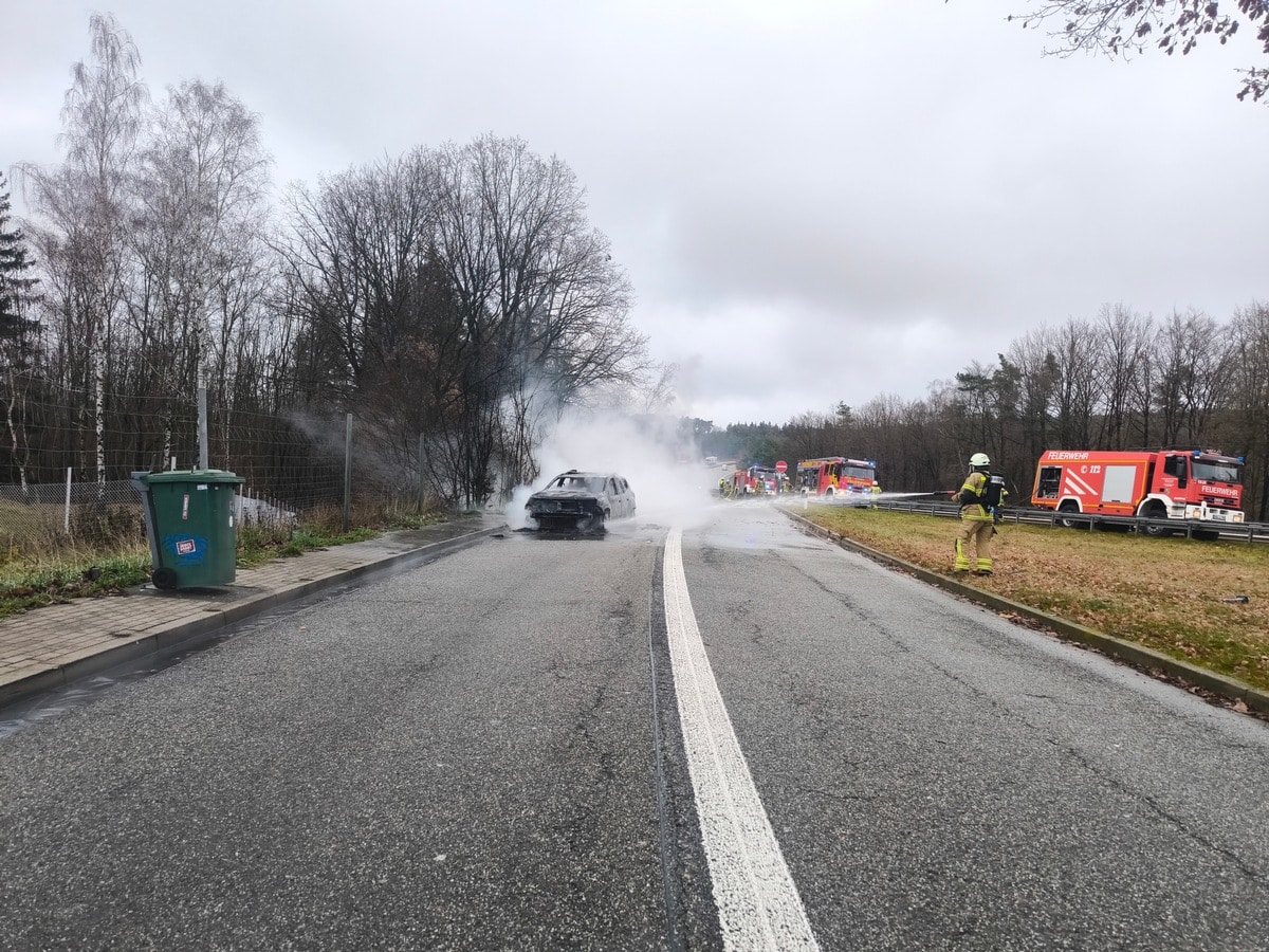 Brand auf Parkplatz Am Tunnel