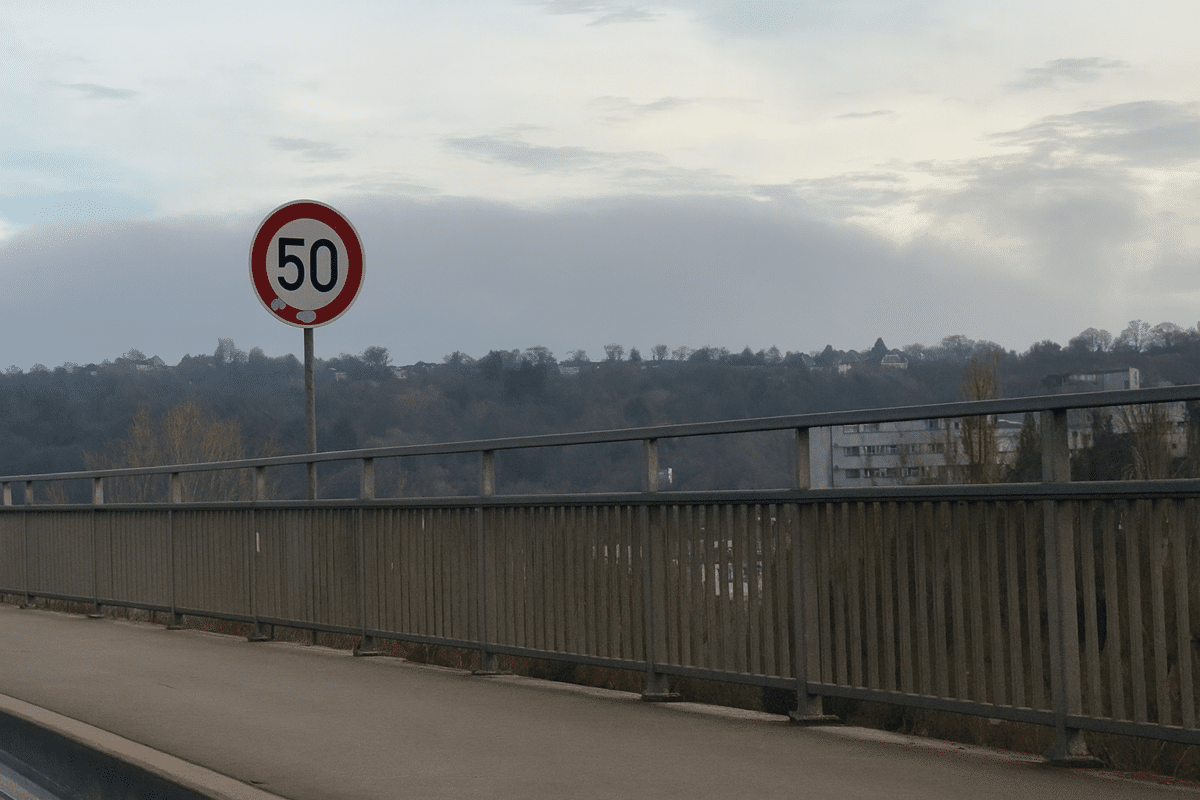 Schilder Brücke Koblenz
