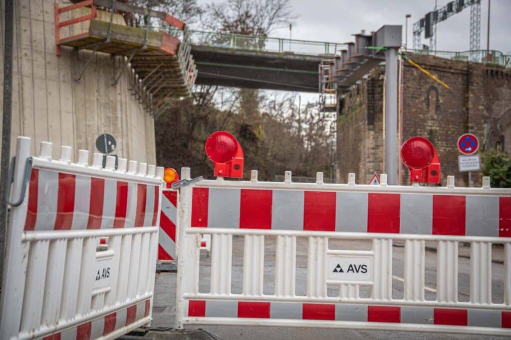 Neubau Pfaffendorfer Brücke Emser Straße gesperrt