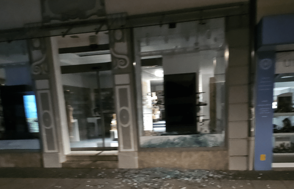 eingeschlagenes Schaufenster Koblenz