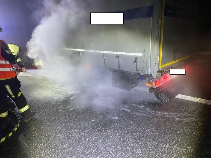 Aufliegerbrand auf der A65 bei Haßloch