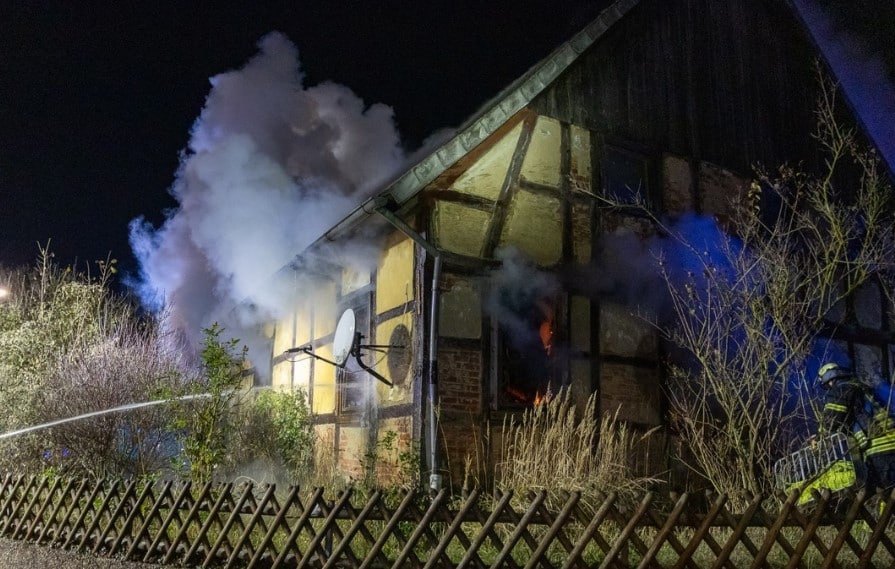 Wohnhausbrand in Porta Westfalica-Eisberge