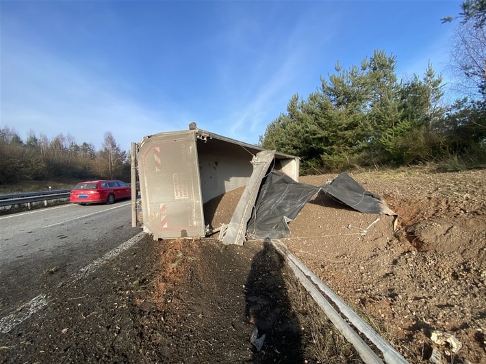 Unfall A63 Sembach Kipplaster