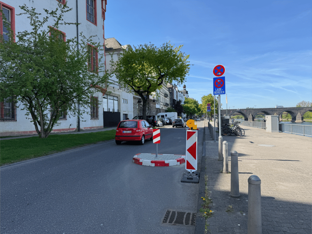Verkehrsversuch Peter-Altmeier-Ufer