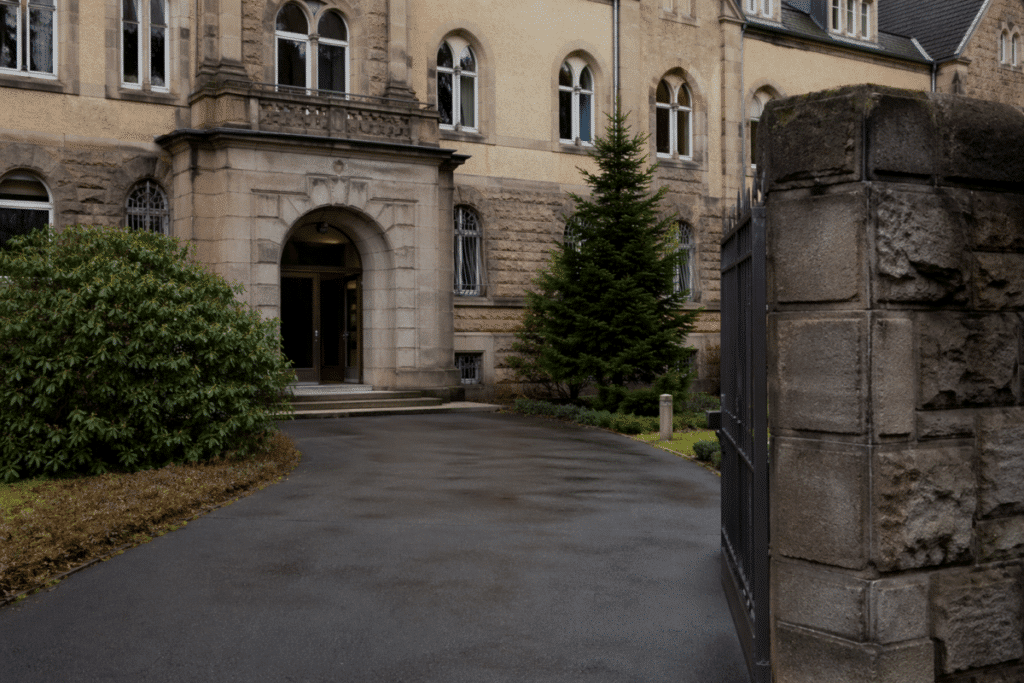 Mann mit Bartzopf aus Landesklinik flüchtig