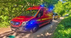 Tragisches Unglück in Grevenbroich: Jugendlicher stirbt nach Badeunfall in der Erft
