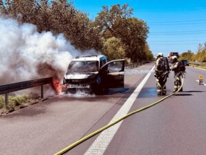 Pkw-Brand auf der A3 bei Hünxe: Autobahn stundenlang gesperrt