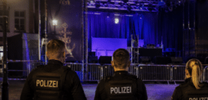 Körperverletzung beim Altstadtfest: Mann zieht Sänger von der Bühne