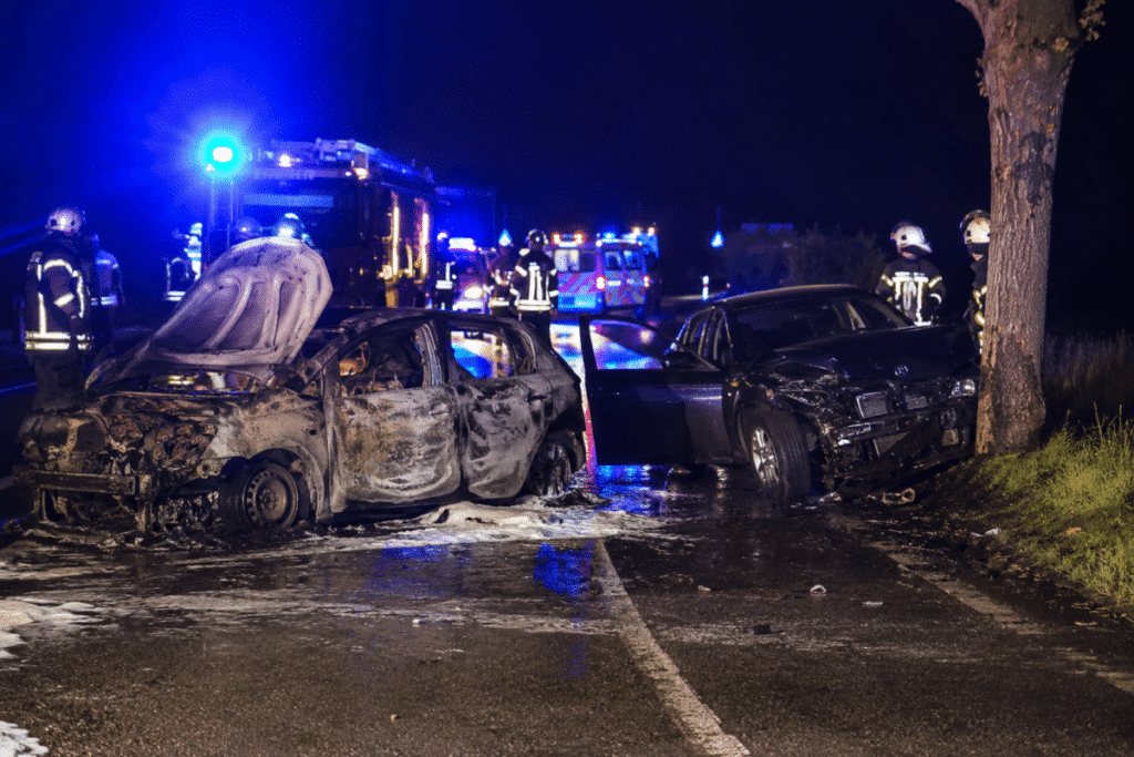 Fahrzeugbrand nach Unfall auf der B259