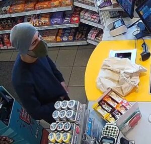 Öffentlichkeitsfahndung nach Tankstellenraub in Köln-Porz-Ensen