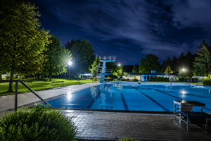 Nach Einbruch ins Freibad: 20-Jähriger stirbt nach schwerem Unfall