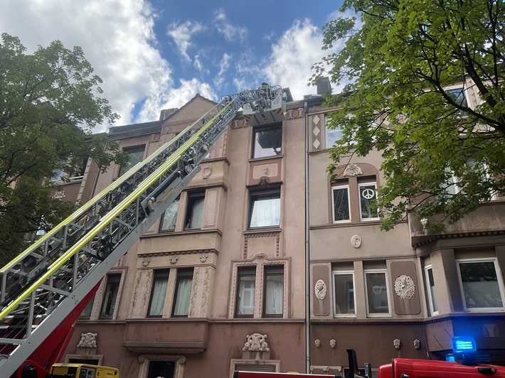 Vierjähriges Kind auf Hausdach gerettet