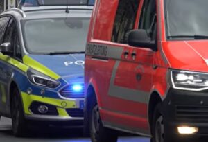 Tödlicher Unfall auf der A3 bei Nittendorf: Auto stürzt auf Bahnstrecke