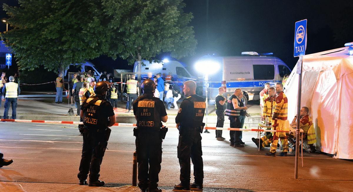 Auto fährt beim Berliner CSD in Menschenmenge – eine Tote und 16 Verletzte