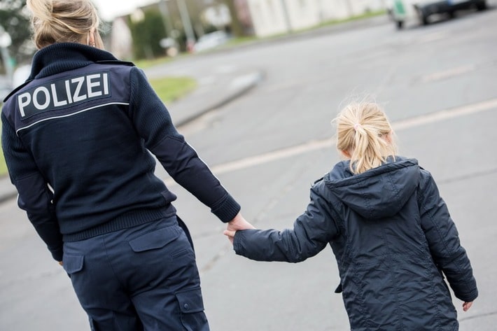 ICE fährt mit einjähriger Tochter weiter