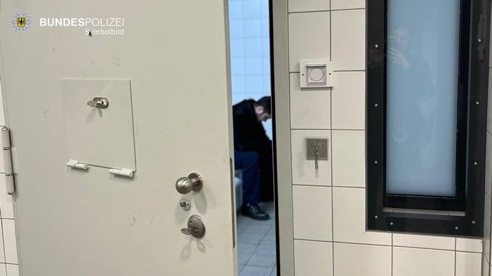 50-Jähriger greift Polizeibeamte im Münchner Hauptbahnhof an