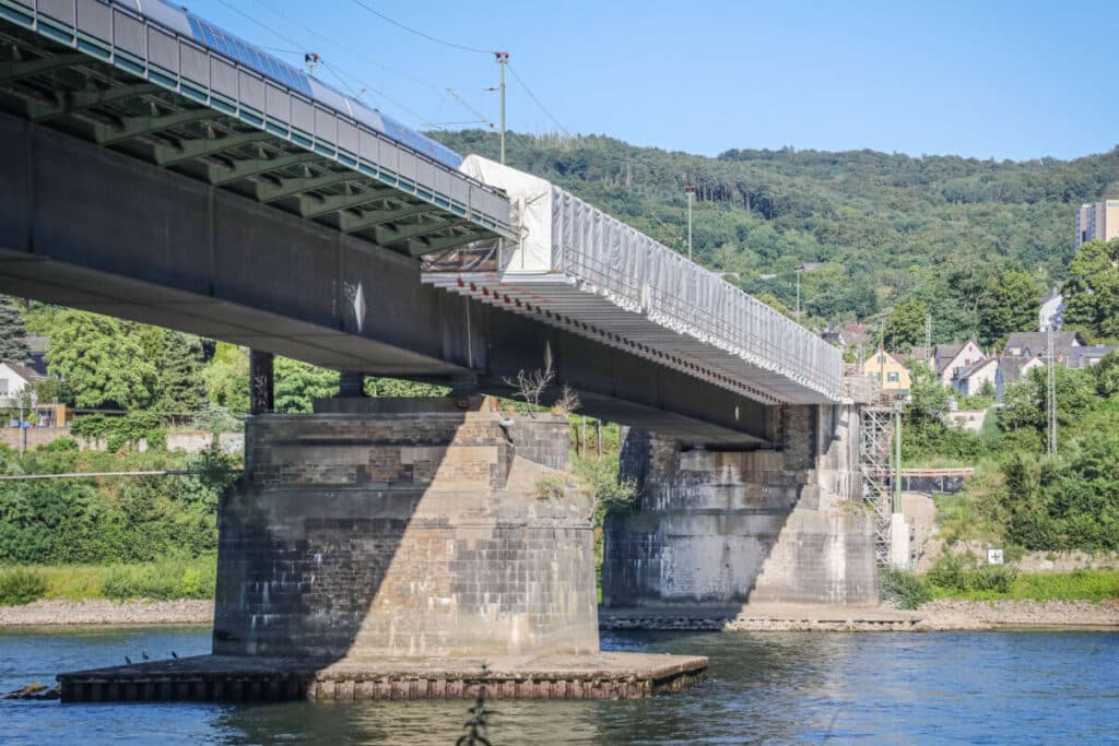 Einhub der Vorlandbrücke Horchheim