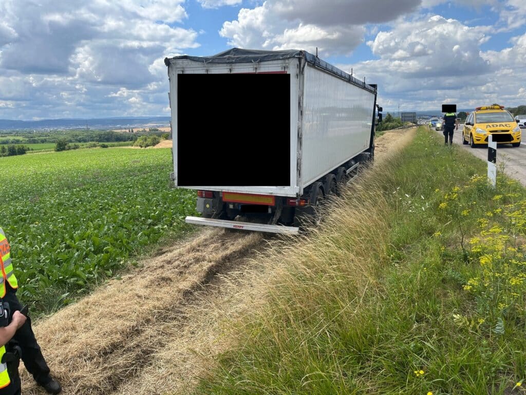 Lkw auf A4 bei Erfurt festgefahren