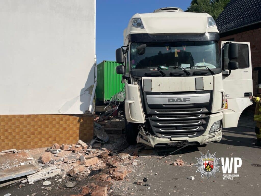 Lkw-Unfall in Kaiserslautern-Erfenbach