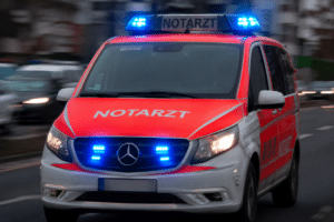 Auto erfasst Fußgängerin in München: 69-Jährige verletzt