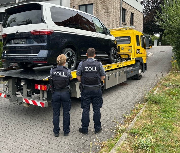 Zoll-Durchsuchungen in Kiel: Fahrzeuge und Luxushandtaschen gepfändet