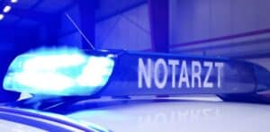 Auto überschlägt sich mehrfach auf B257 – Fahrerin schwer verletzt