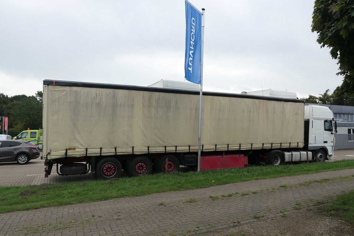 Sattelzug auf der A1