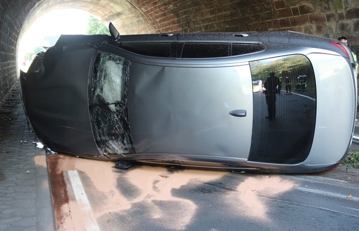Verkehrsunfall auf der B64
