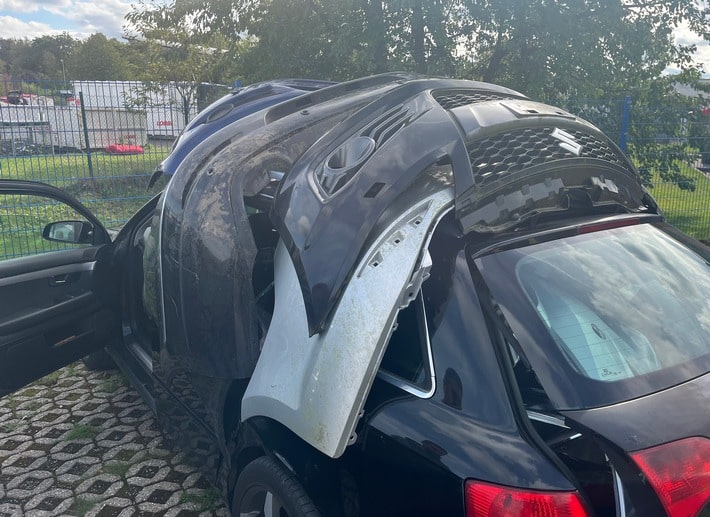 Kuriose Ladung in Hemer: Sechs Frontschürzen auf und im Pkw