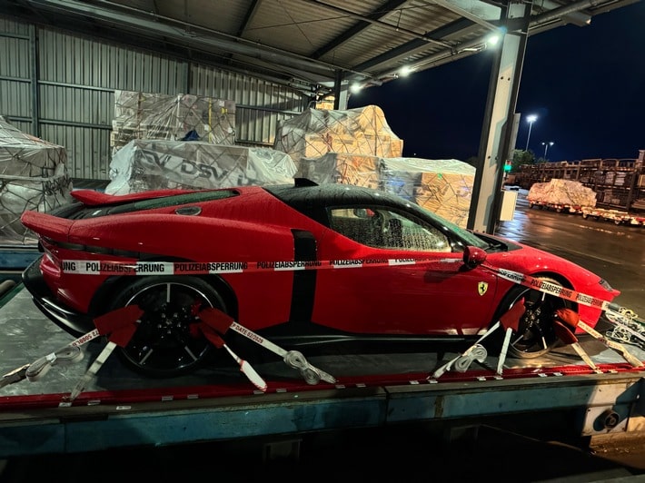 Ferrari am Flughafen Frankfurt