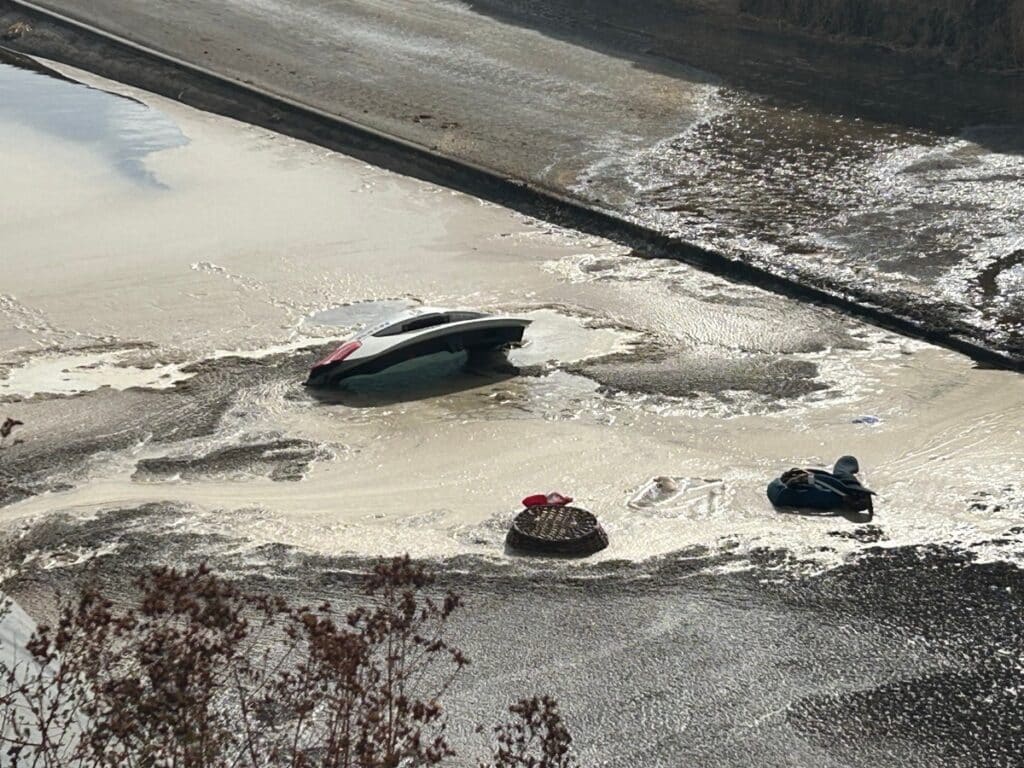 Auto im Havariebecken Morscheid